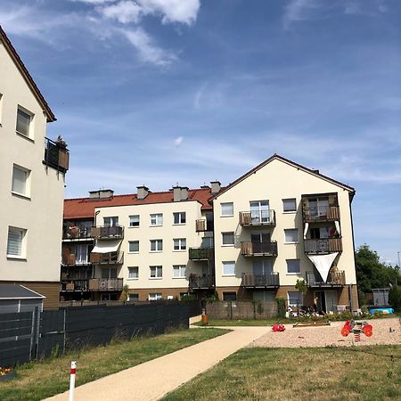 Urocze Mieszkanie Z Ogrodkiem I Bezplatny Parking Вроцлав Екстер'єр фото