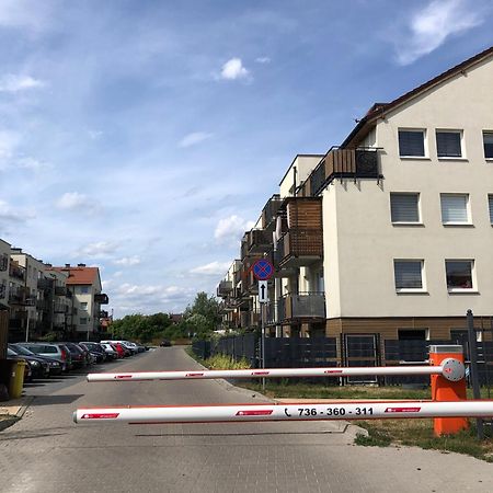 Urocze Mieszkanie Z Ogrodkiem I Bezplatny Parking Вроцлав Екстер'єр фото